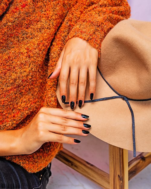 Gelish MINI Gel Nail Polish - 9mL TPO-Free Long-Lasting Soak Off, Vibrant Color, Professional Quality, High Shine, Chip-Resistant (Black Shadow)