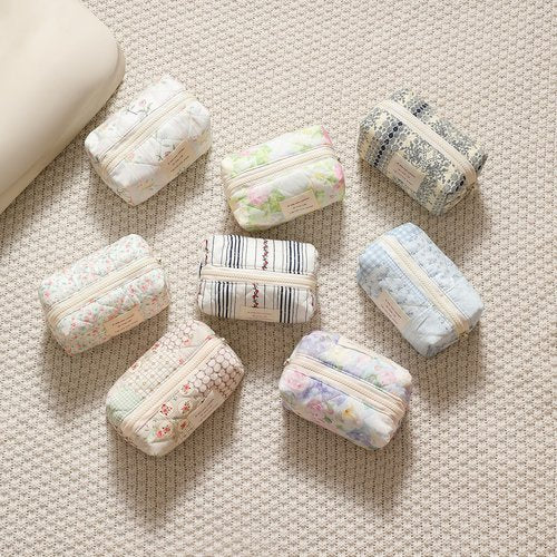 uekeboag Small Cute Floral Quilted Cotton Makeup Bag,Mini Coquette Quilted Cosmetic Pouch with Zipper,Kawaii Travel Toiletry Bags for Purse(01 Blue checked Flower)