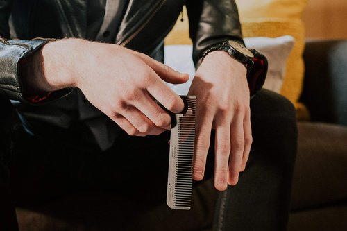 Chicago Comb Model 1 Carbon Fiber Comb + English Tan Horween leather sheath, Made in USA, ultimate pocket and travel comb, smooth strong & light, anti-static, premium American leather sheath