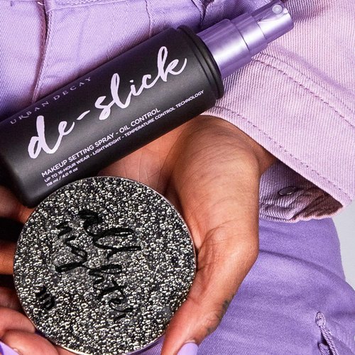 Urban Decay De-Slick Mattifying Makeup Setting Spray for Face (Full Size), Waterproof, Smudge-proof, Oil & Shine Control, for Oily Combination Skin, Oil-free, Vegan, Cruelty-free - 4 fl oz