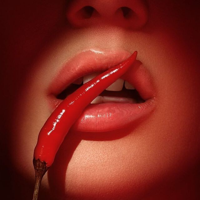 Lip Plumper Gloss with Natural Flavors - Bee Venom, Chili, Chocolate