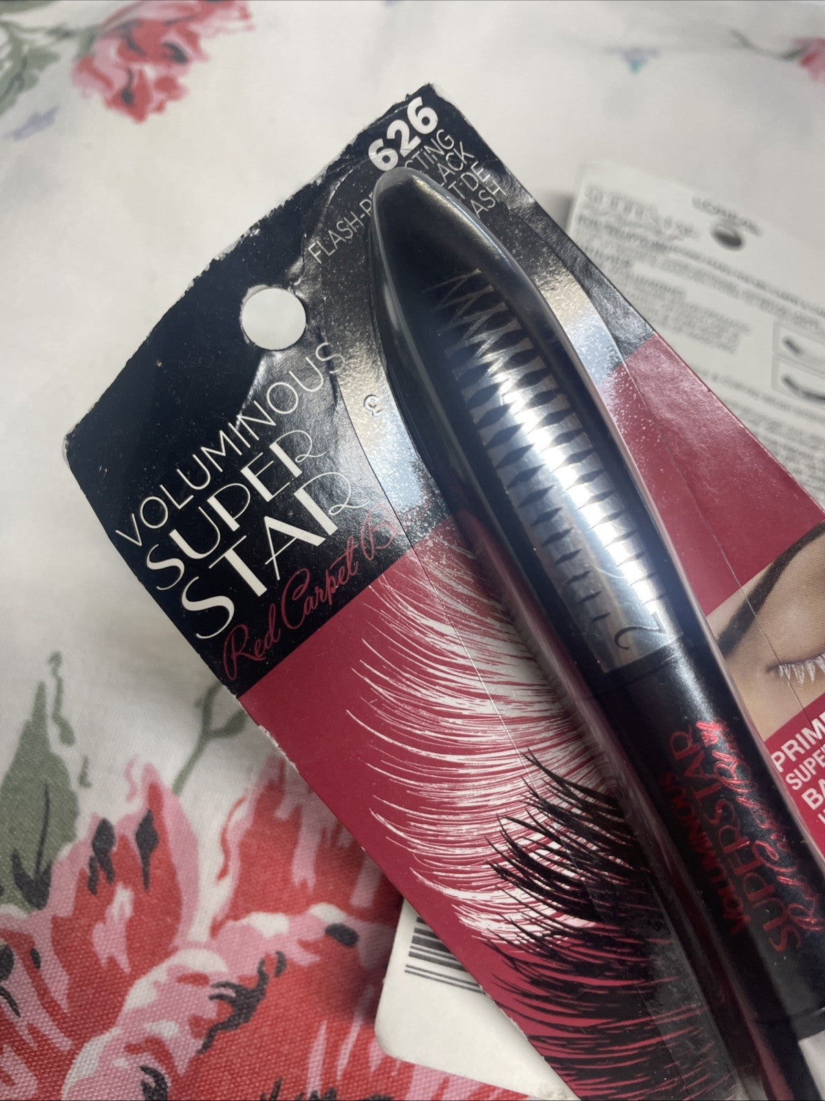 Voluminous Superstar Red Carpet Mascara 626 Flash Reflecting Black by L’Oréal