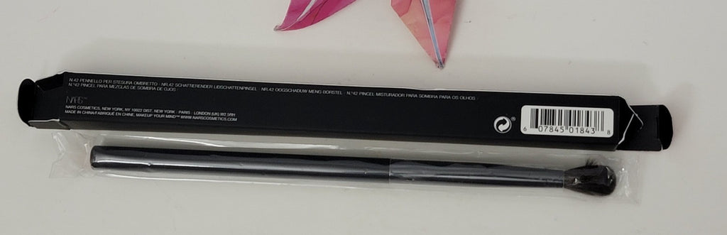 Blending Eyeshadow Brush 1843 #42 by NARS – Brand New in Box