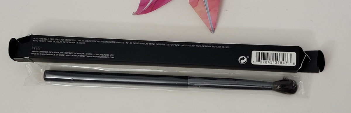 Blending Eyeshadow Brush 1843 #42 by NARS – Brand New in Box