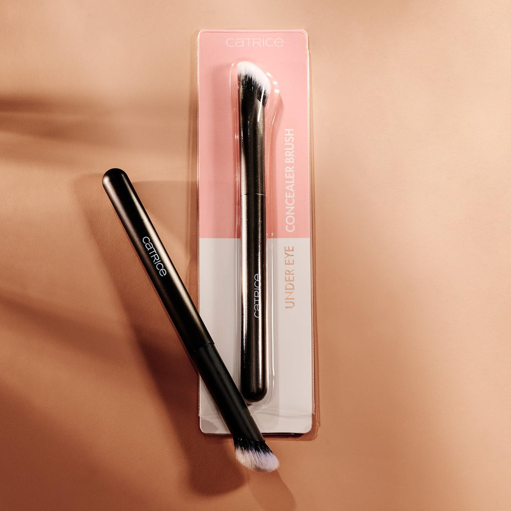 Angled Under Eye Concealer Brush for Precise Blending Makeup Tool
