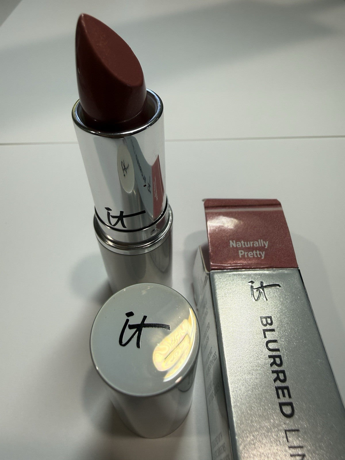 IT Cosmetics Blurred Lines Lipstick Naturally Pretty - New In Box