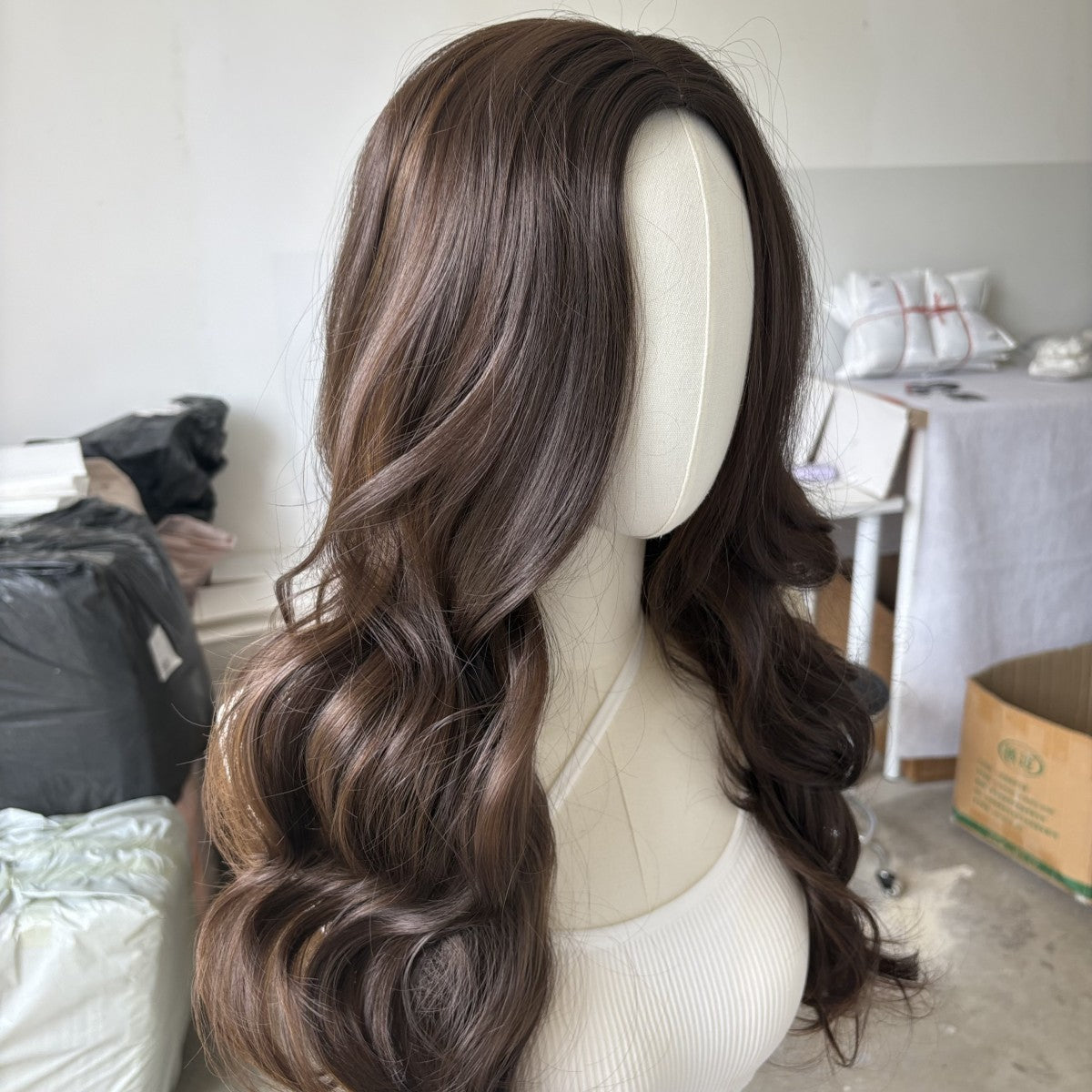Long Wavy Synthetic Heat-Resistant Wig for Cosplay & Fashion - Soft & Tangle-Free