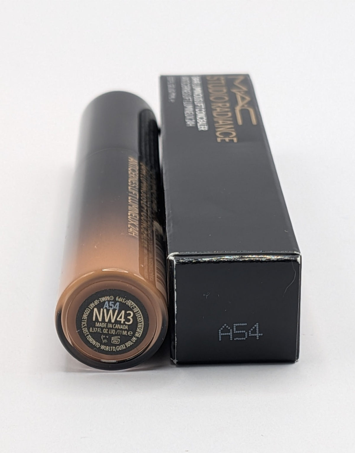 MAC Studio Radiance 24HR Luminous Lift Concealer NW43 - Flawless Finish