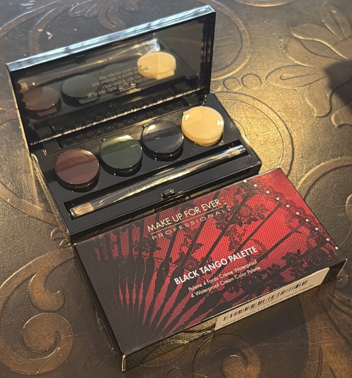 Black Waterproof Makeup Palette for Professional Use