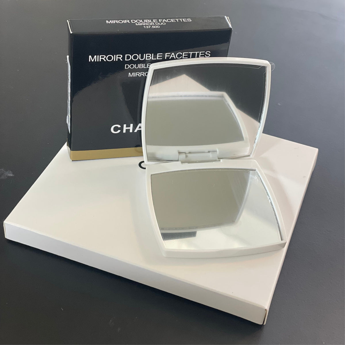 Compact Double Facette Mirror - Travel Ready, Slim & Elegant