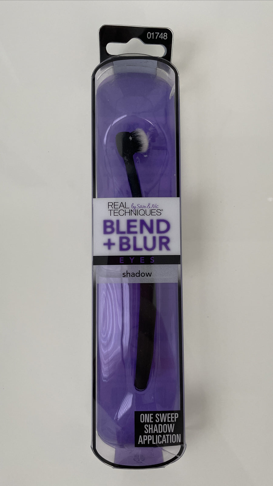 Real Techniques Blend & Blur Shadow Brush 01748 One Sweep Shadow Application