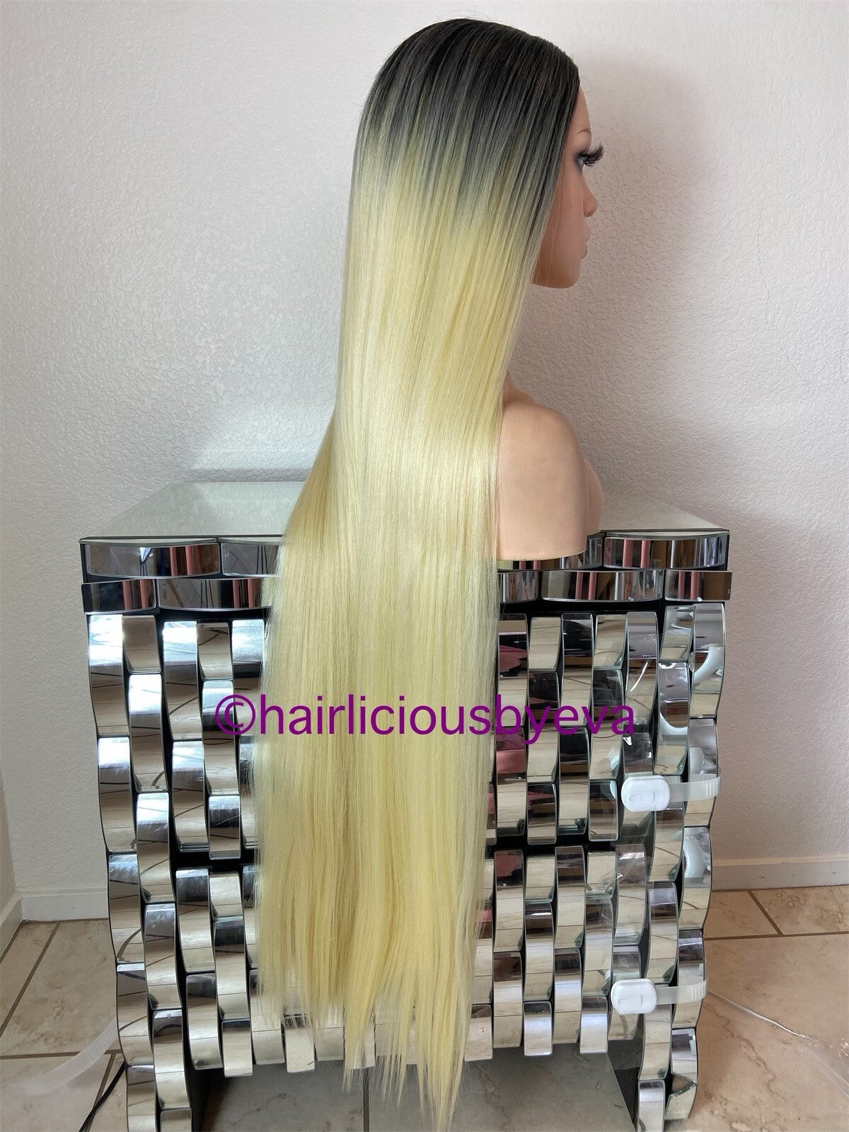 Long Blonde Ombré Wigs 32 Inch Middle Part Heat-Resistant Synthetic Hair
