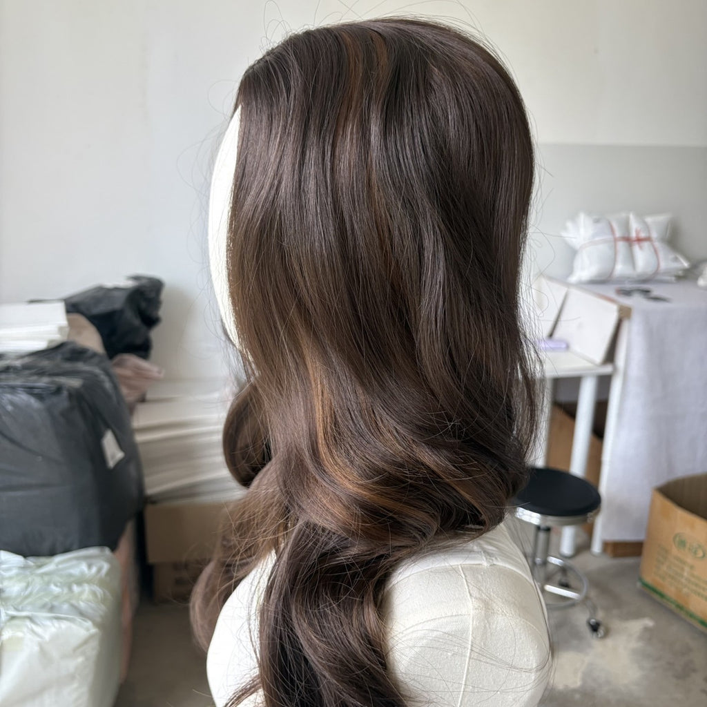 Long Wavy Synthetic Heat-Resistant Wig for Cosplay & Fashion - Soft & Tangle-Free