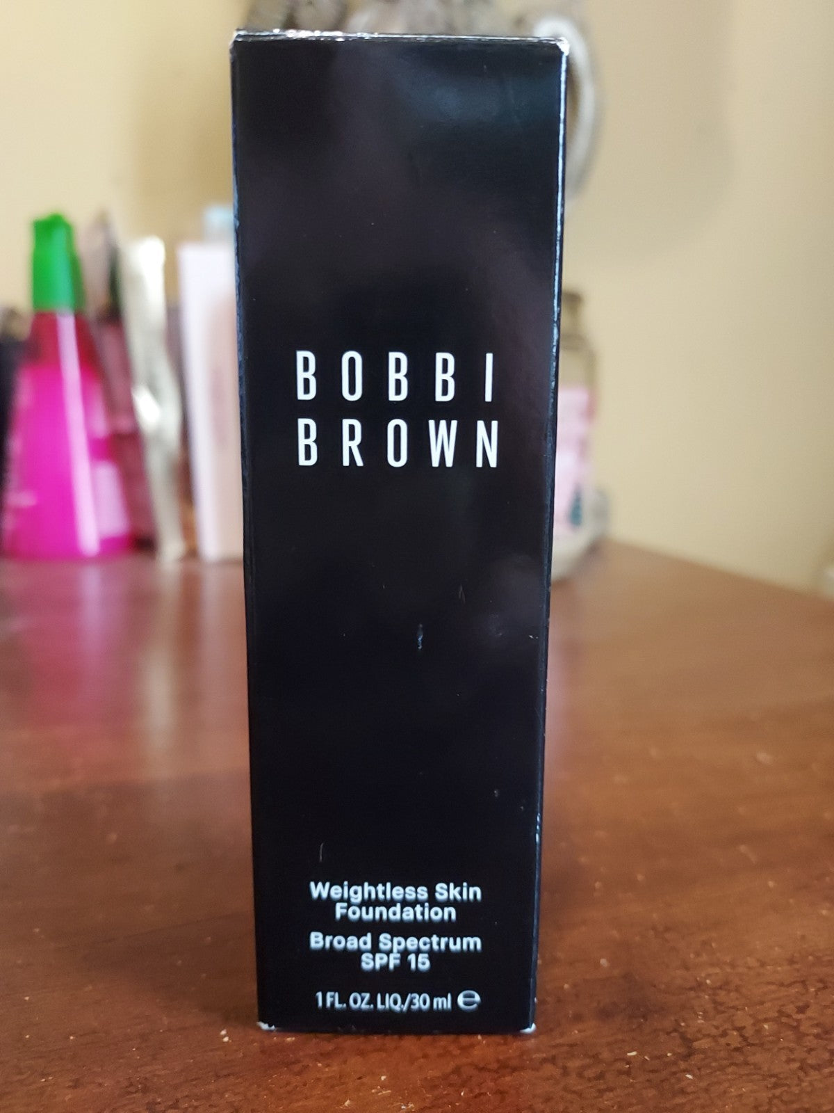 Weightless Skin Foundation N-012 Porcelain 1 fl oz – Bobbi Brown