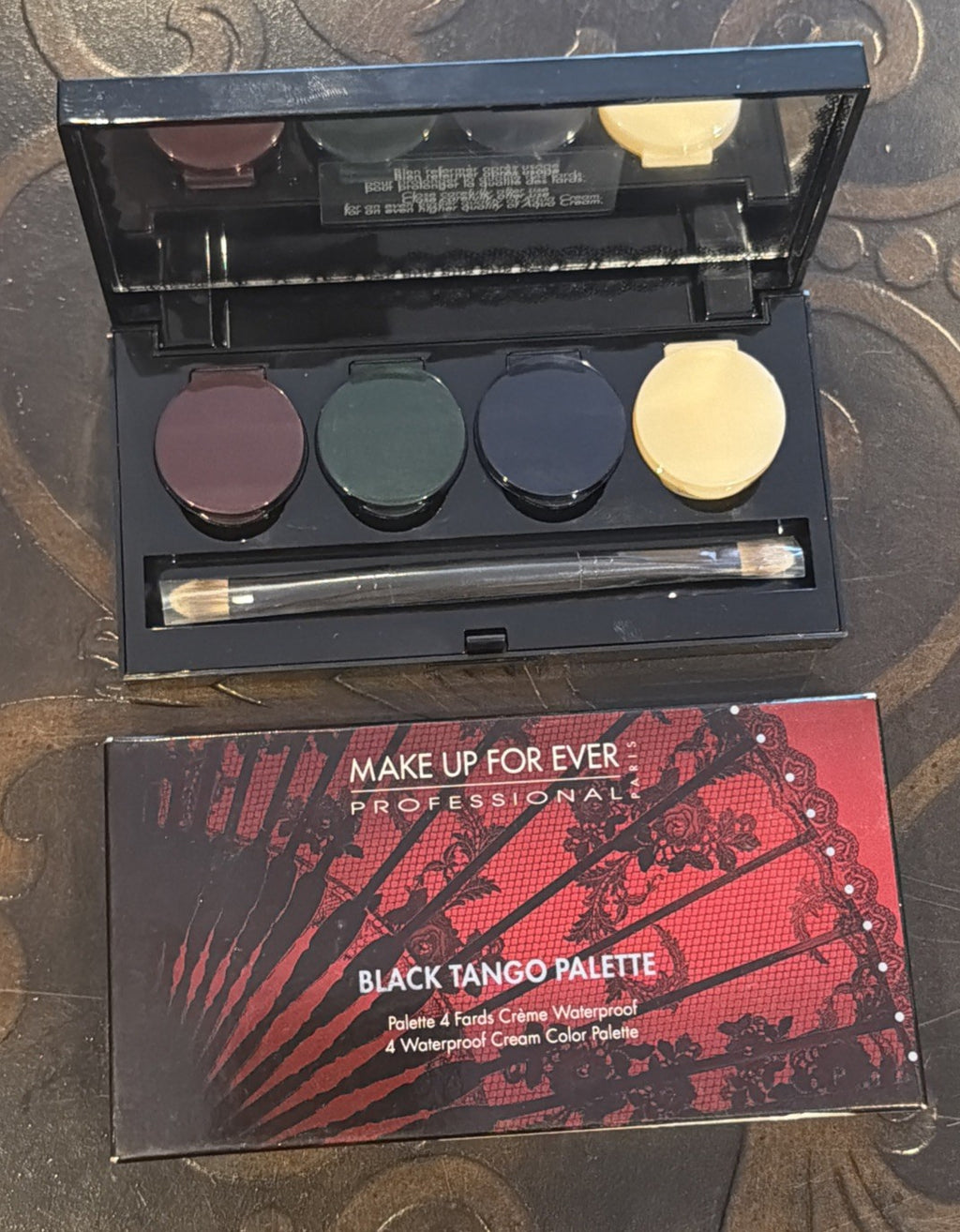 Black Waterproof Makeup Palette for Professional Use
