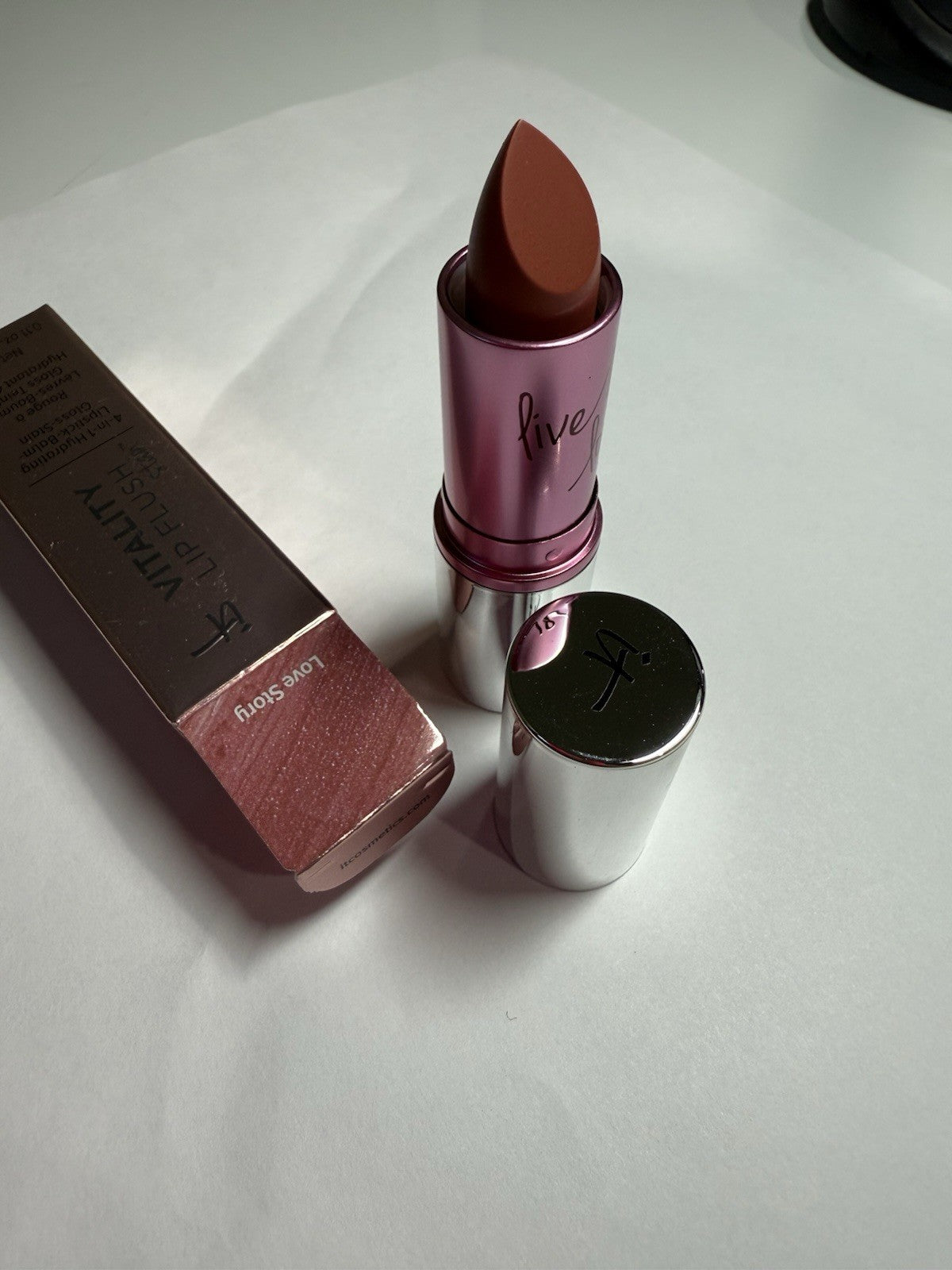 it Cosmetics Vitality Lip Flush Lipstick in Love Story — New in Box
