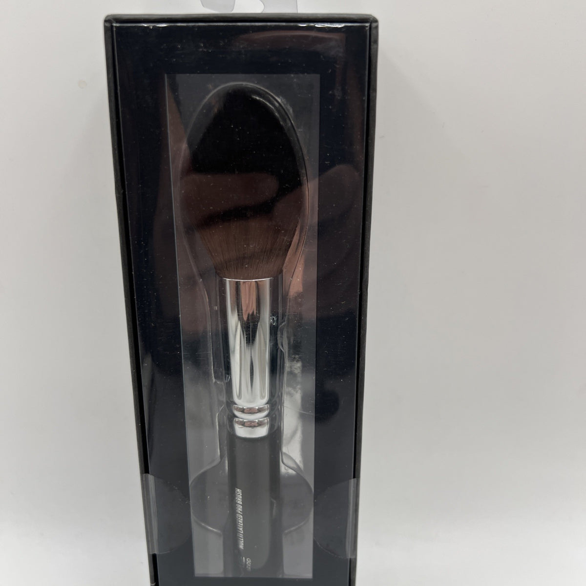 Multilayered Pro Makeup Brush for Cosmetics Application