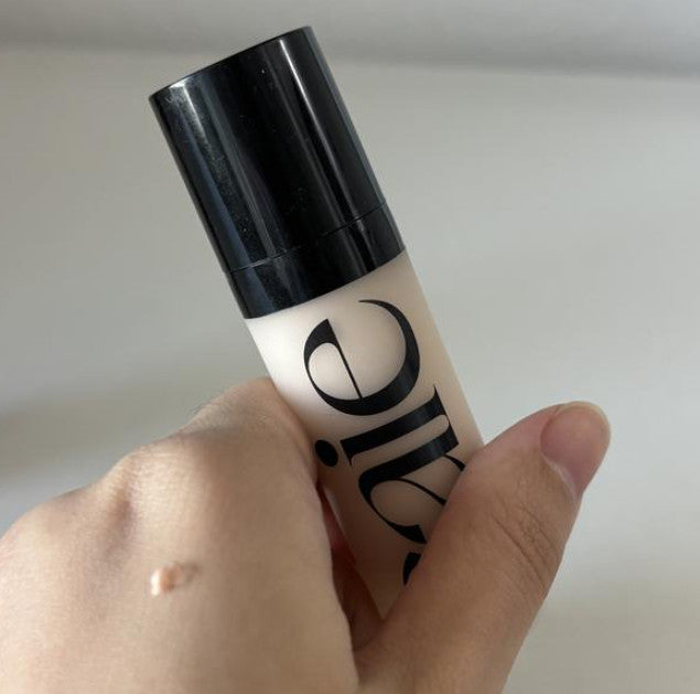 Saie Lightweight Dewy Illuminator – Multi-Shade Gel Highlighter