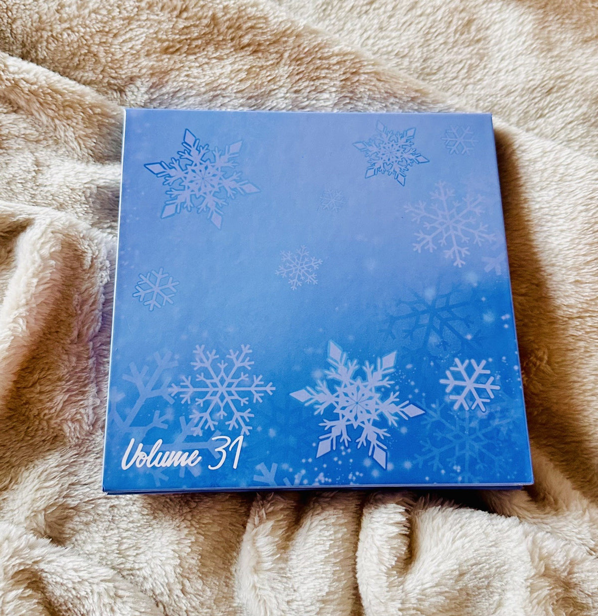 Penguin Love Volume 31 Eyeshadow Palette - 16 Ultra-Pigmented Shades, BNIB