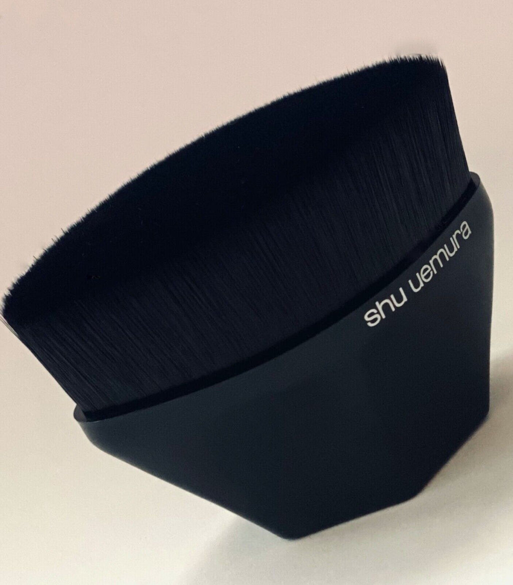Petal 55 Foundation Brush by Shu Uemura – Limited Edition Black