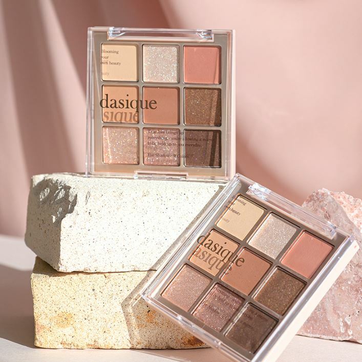 Eyeshadow Palette with Matte, Shimmer & Glitter Textures - Multiple Color Options