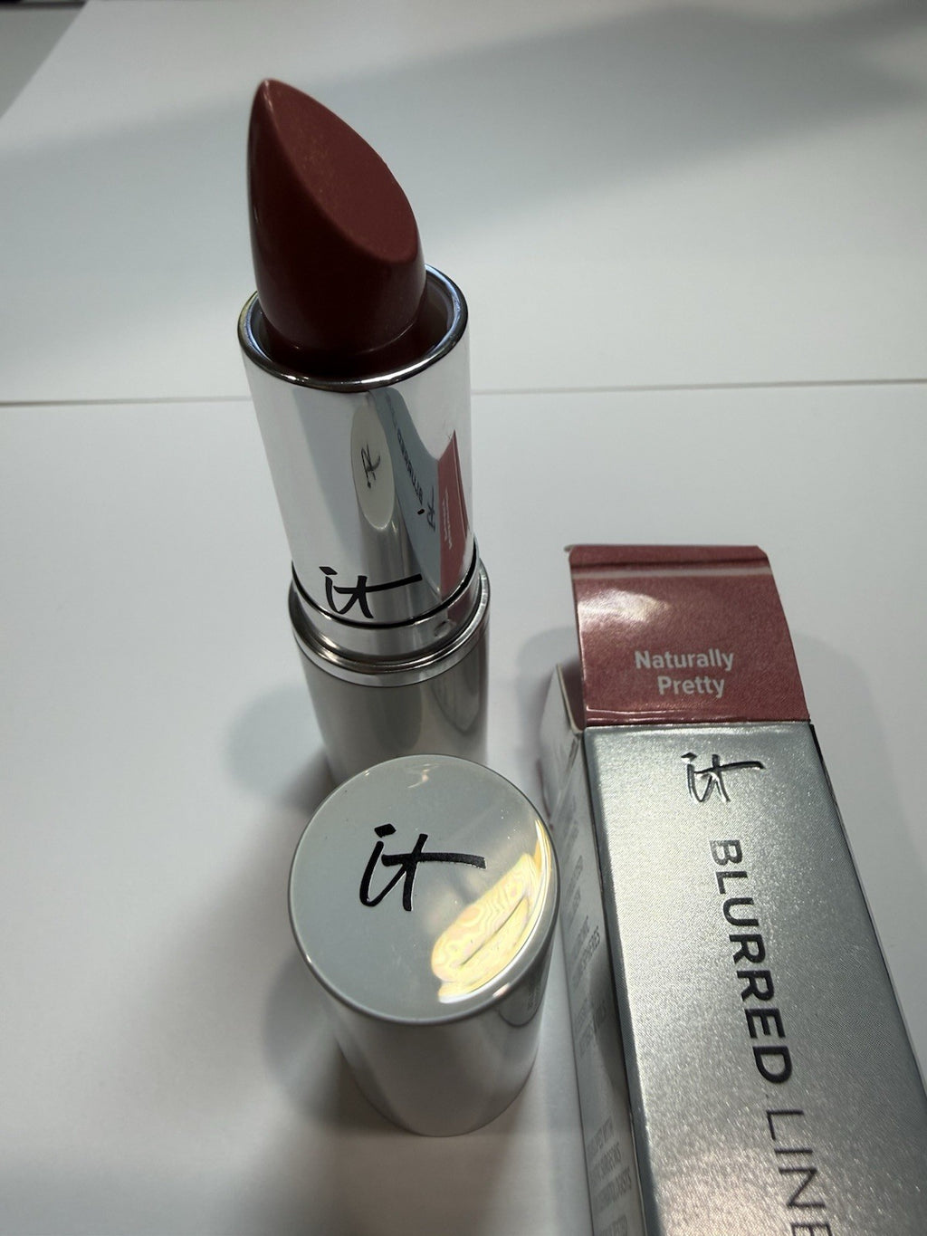 IT Cosmetics Blurred Lines Lipstick Naturally Pretty - New In Box