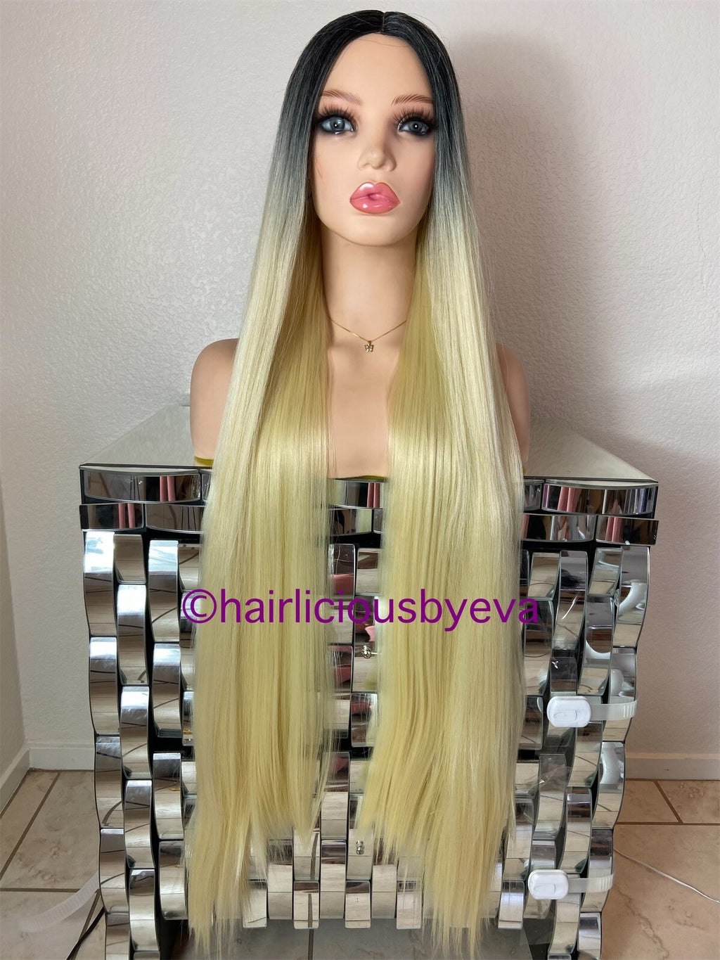 Long Blonde Ombré Wigs 32 Inch Middle Part Heat-Resistant Synthetic Hair
