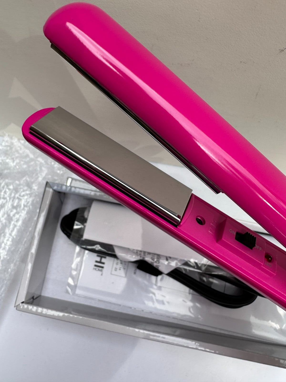 CHI Smart Titanium Ceramic Travel Iron Pink 3/4-Inch Plates CS1183