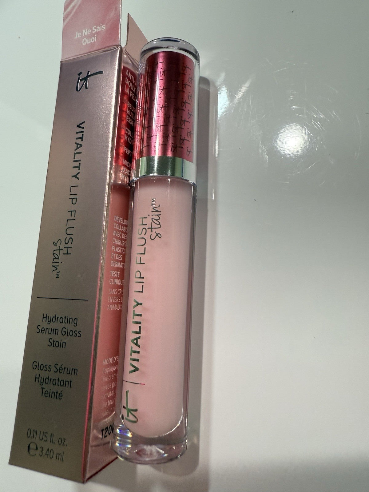 Lip Gloss Hydrating Lip Stain with Vitality Shine - Soft Je Ne Sais Quoi
