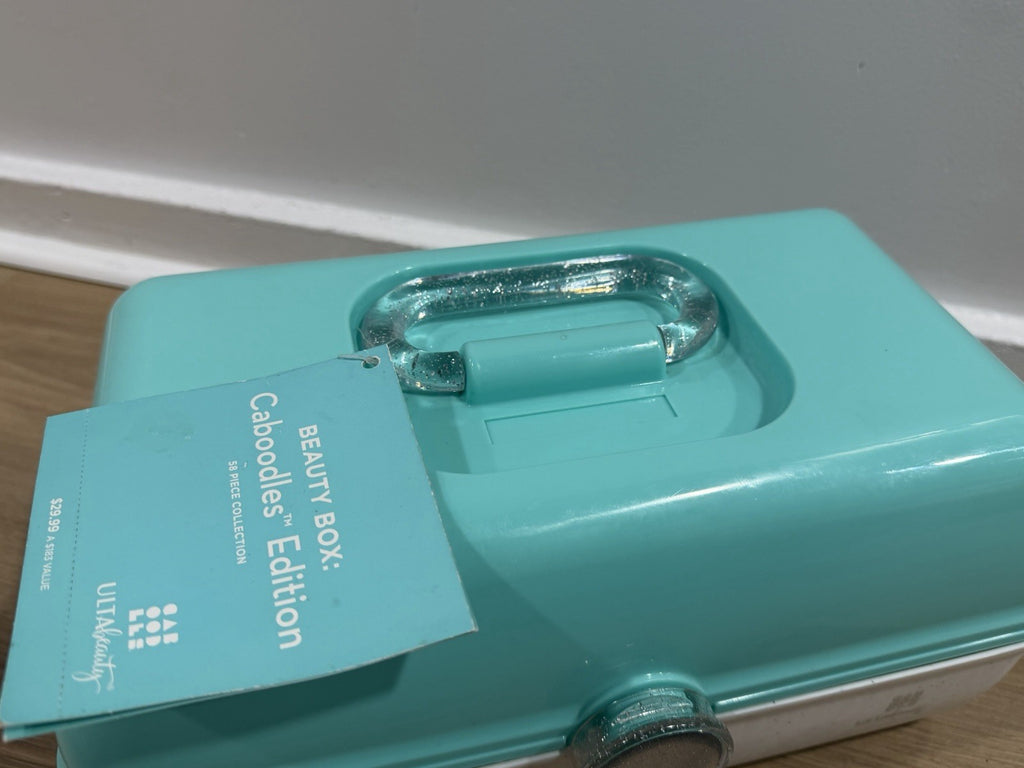 Seafoam Caboodles Makeup Case with Sparkles – NWT