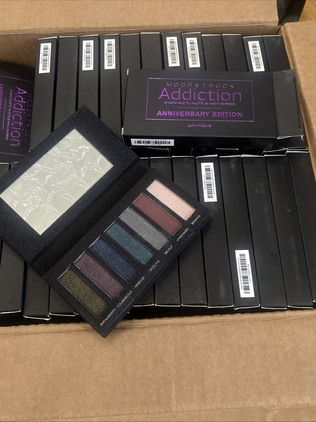 Younique Moodstruck Addiction Anniversary Eye Shadow Palette - Shimmer
