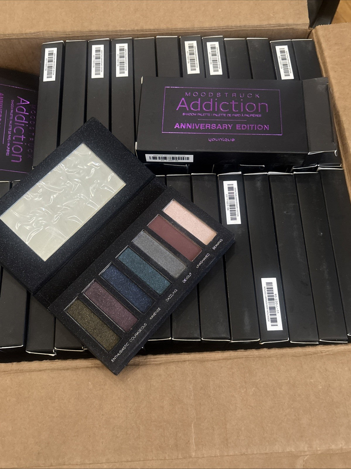 Younique Moodstruck Addiction Anniversary Eye Shadow Palette - Shimmer