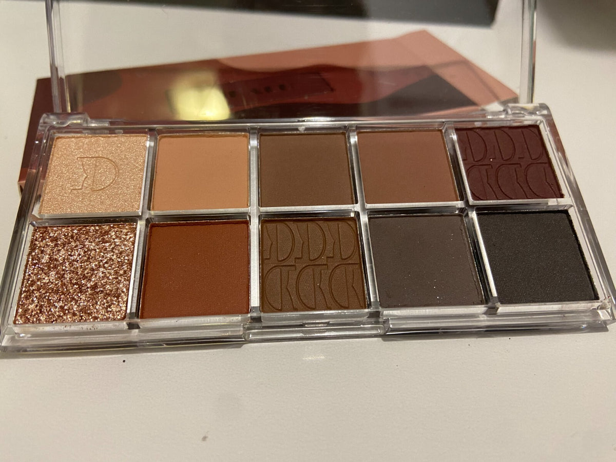 10-Color Glitter Eyeshadow Palette & Makeup Set - Vibrant Eye Makeup Collection