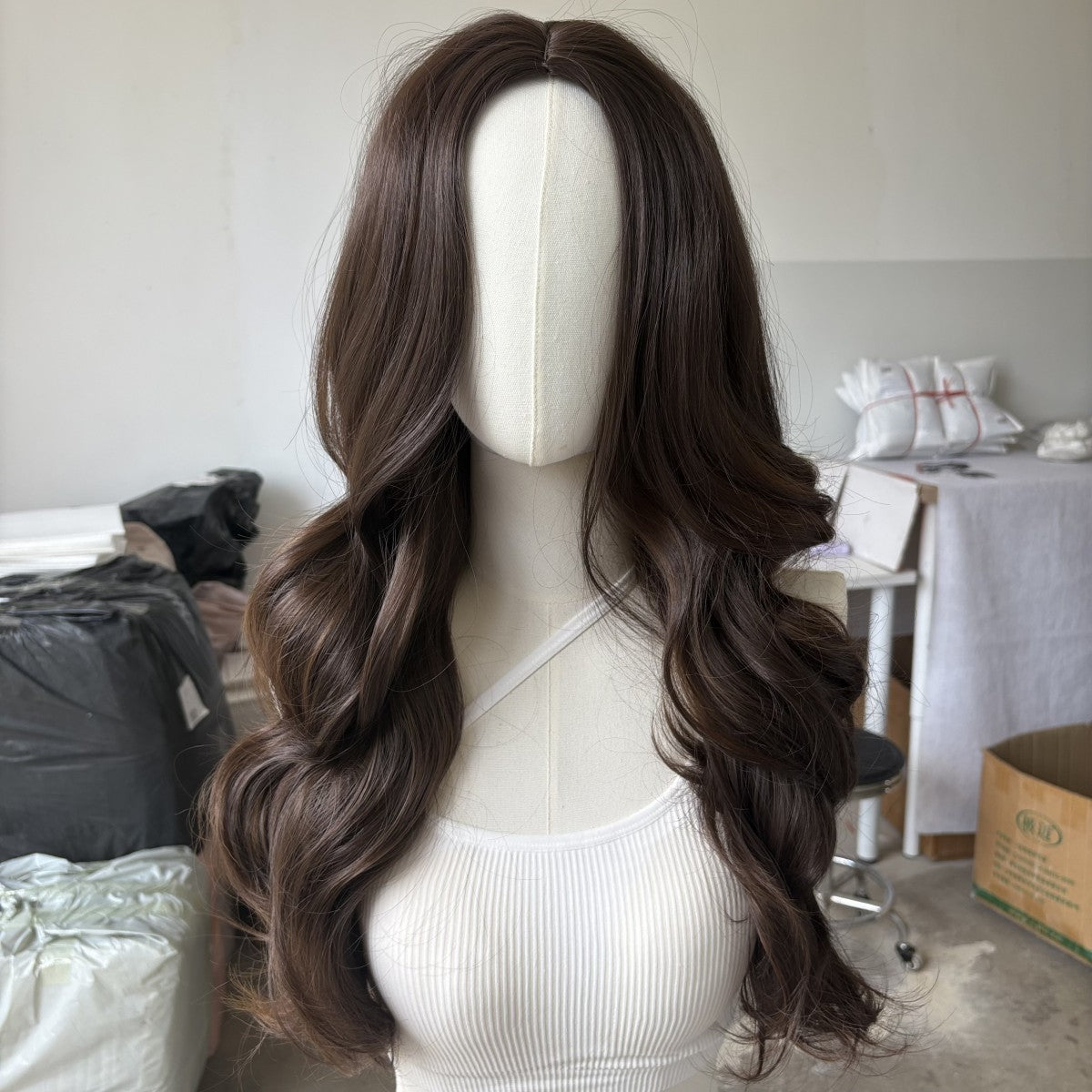 Long Wavy Synthetic Heat-Resistant Wig for Cosplay & Fashion - Soft & Tangle-Free