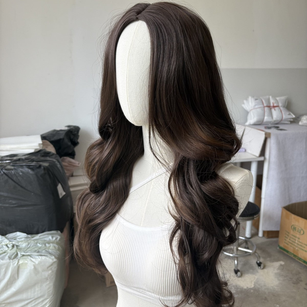 Long Wavy Synthetic Heat-Resistant Wig for Cosplay & Fashion - Soft & Tangle-Free