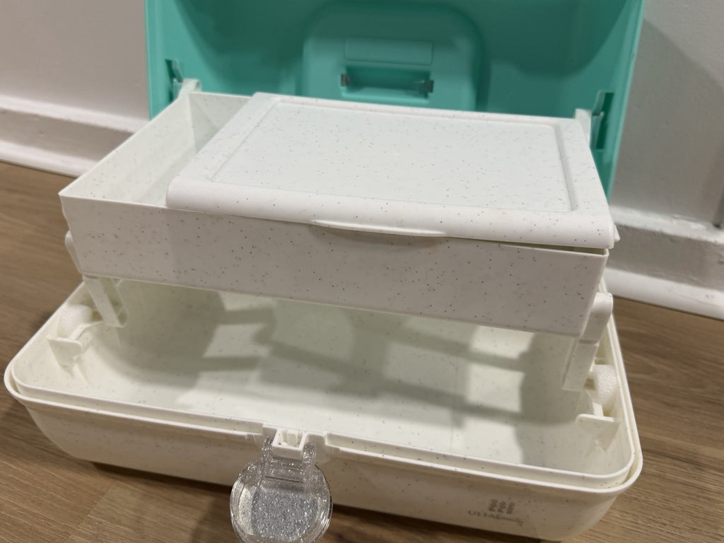 Seafoam Caboodles Makeup Case with Sparkles – NWT