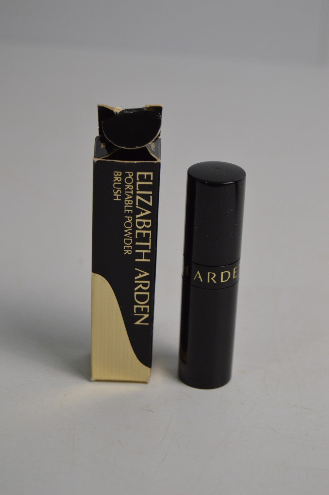Elizabeth Arden Portable Powder Brush – Brand New NIB Face Makeup Tool
