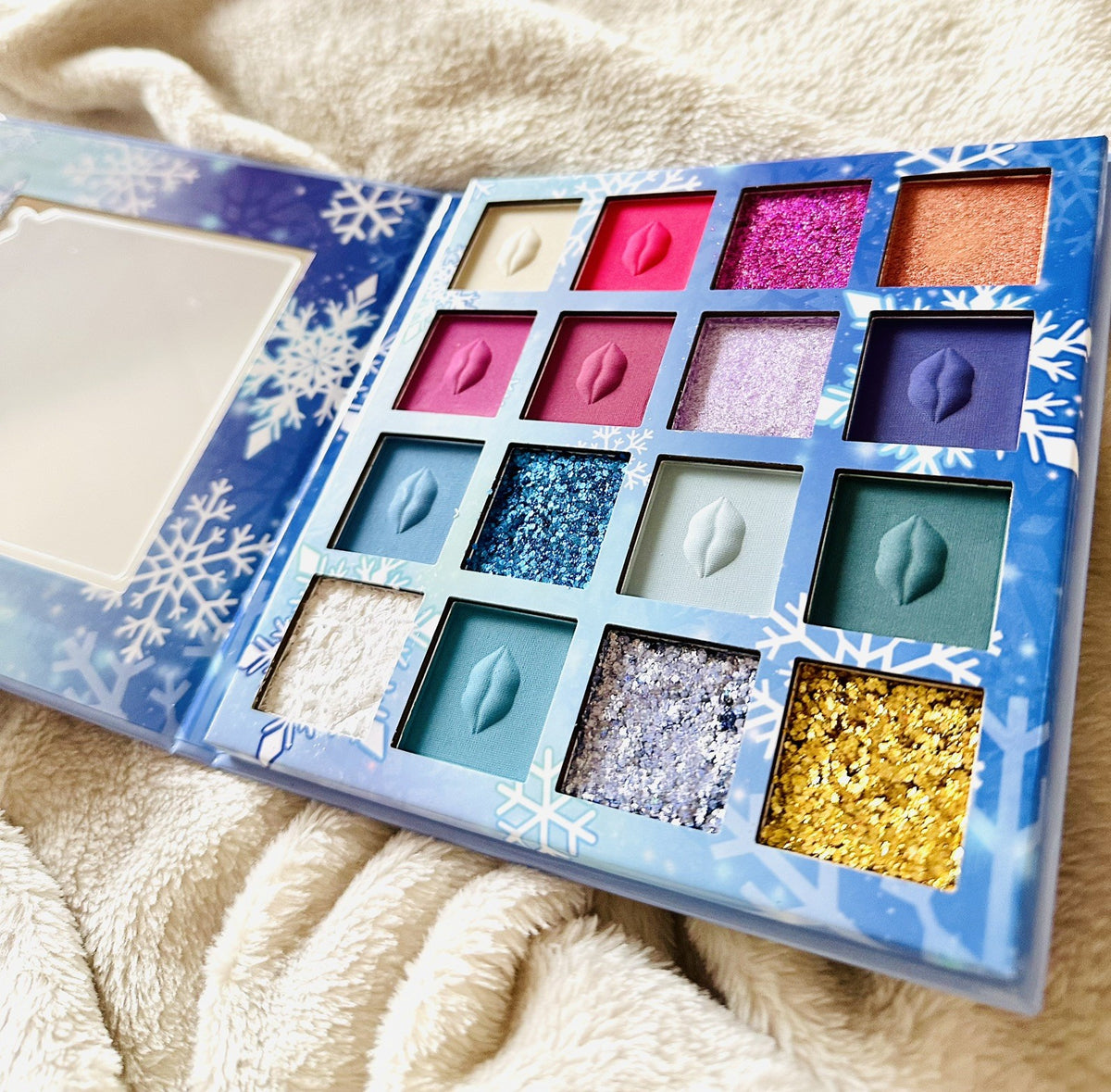 Penguin Love Volume 31 Eyeshadow Palette - 16 Ultra-Pigmented Shades, BNIB
