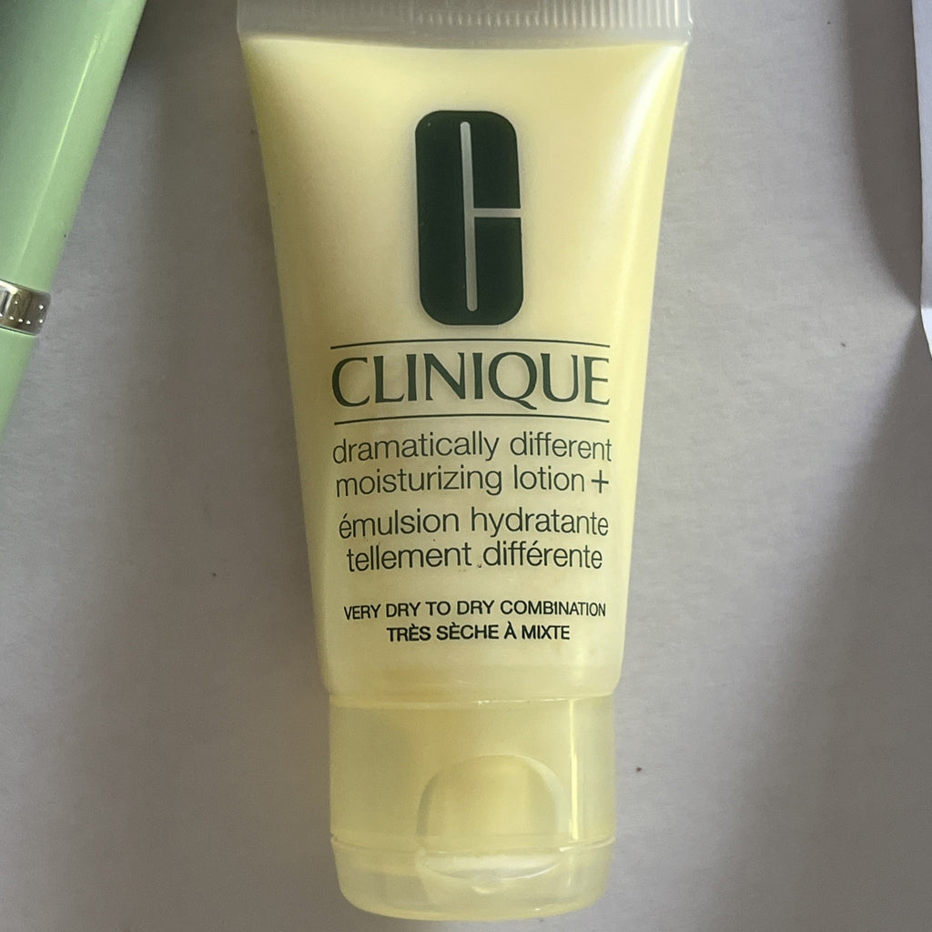 Clinique Makeup Gift Set - Vintage Spring 2016 7-Piece Includes Makeup Bags