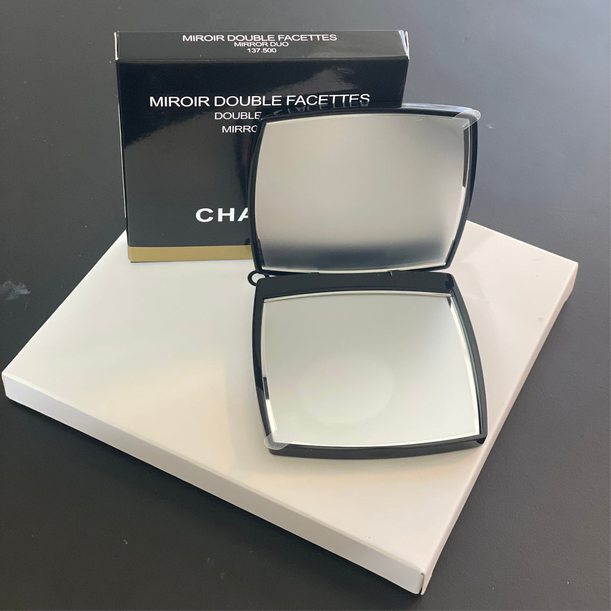 Compact Double Facette Mirror - Travel Ready, Slim & Elegant