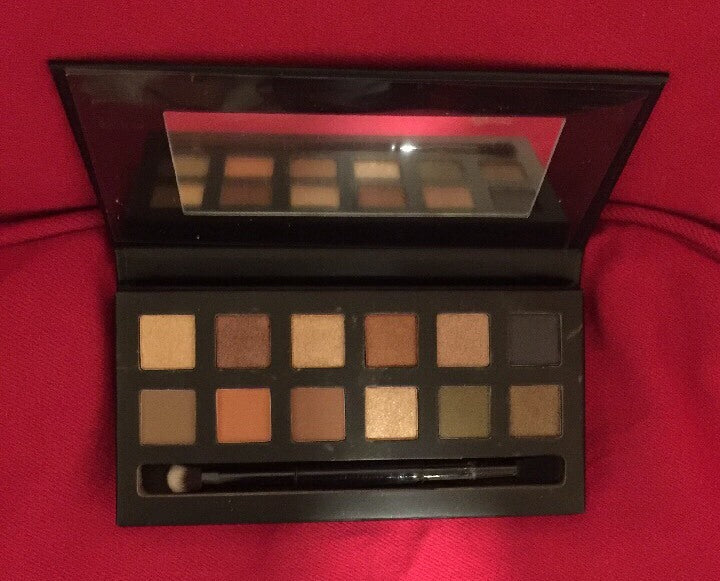 12-Color Eye Shadow Palette with Dual-Sided Brush - Metallic & Matte Finishes