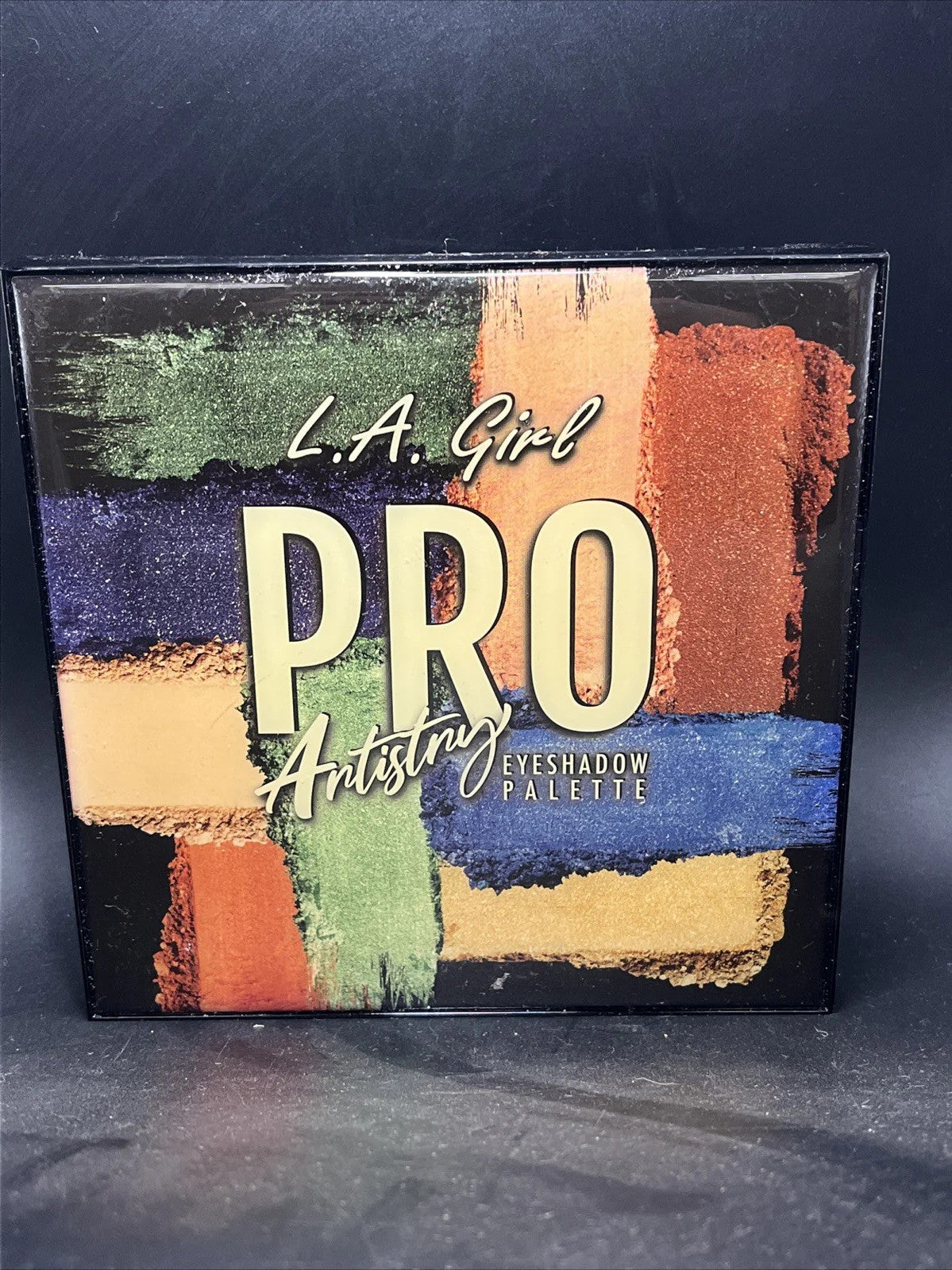 16-Color Eyeshadow Palette for Makeup Artists and Beauty Enthusiasts