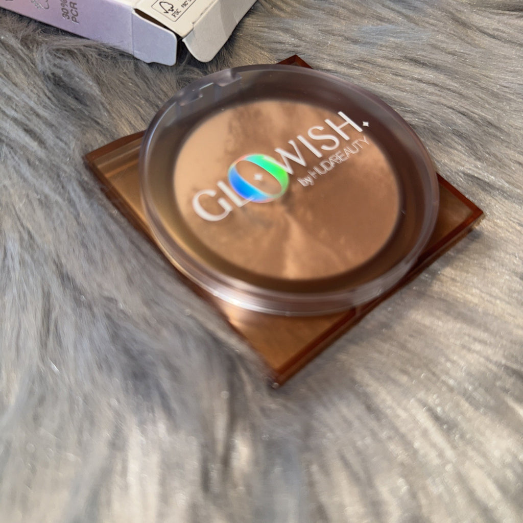 GloWish Soft Radiance Vegan Bronzing Powder in Light 01 – 0.28oz