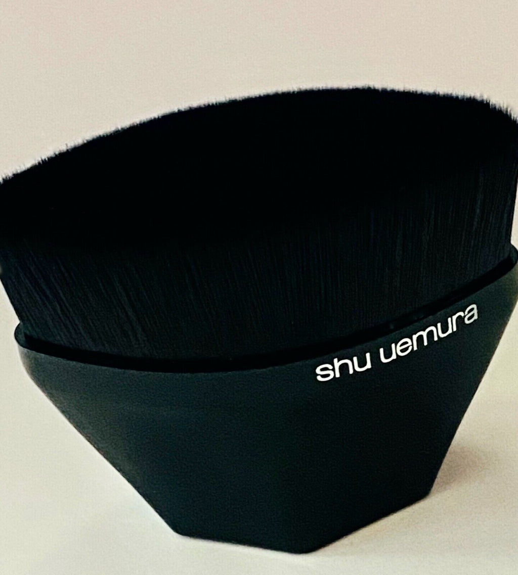 Petal 55 Foundation Brush by Shu Uemura – Limited Edition Black