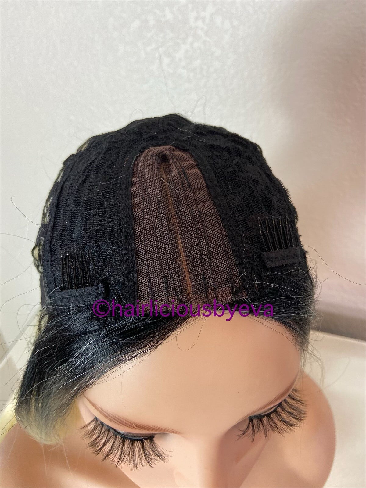Long Blonde Ombré Wigs 32 Inch Middle Part Heat-Resistant Synthetic Hair