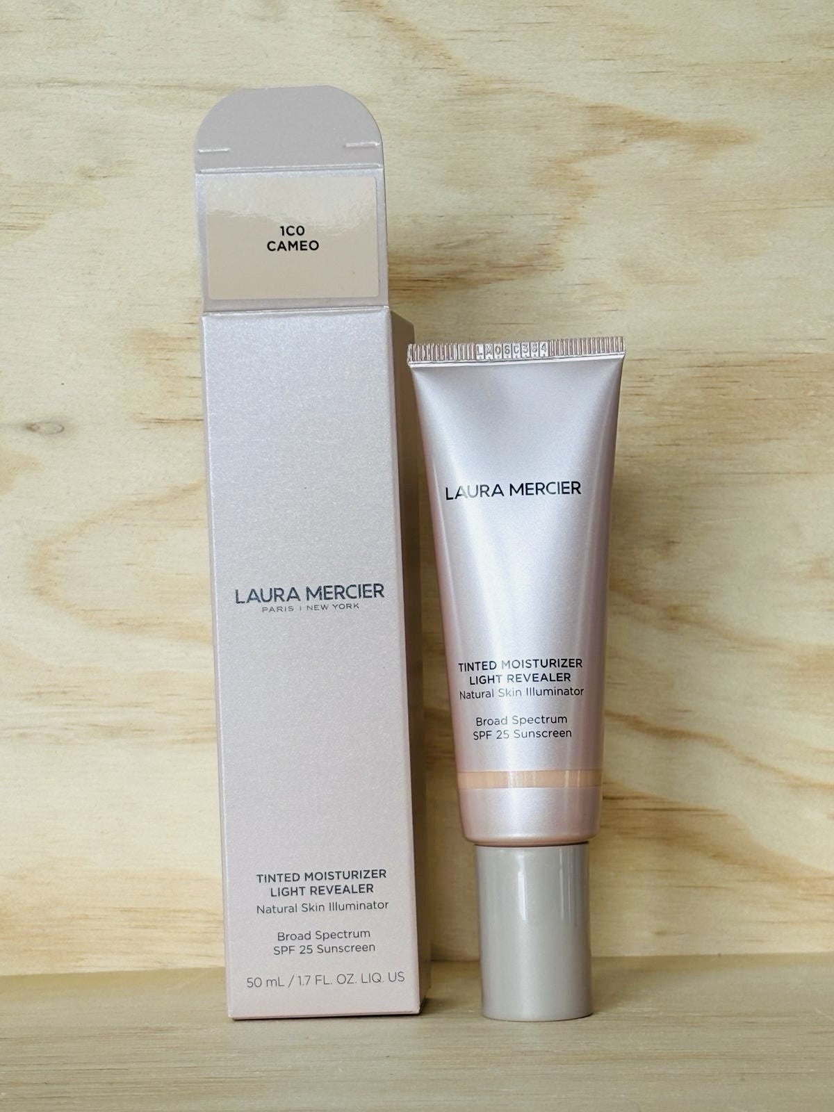 Laura Mercier Tinted Moisturizer Light Revealer SPF25 1.7oz - Radiant, Sheer Coverage