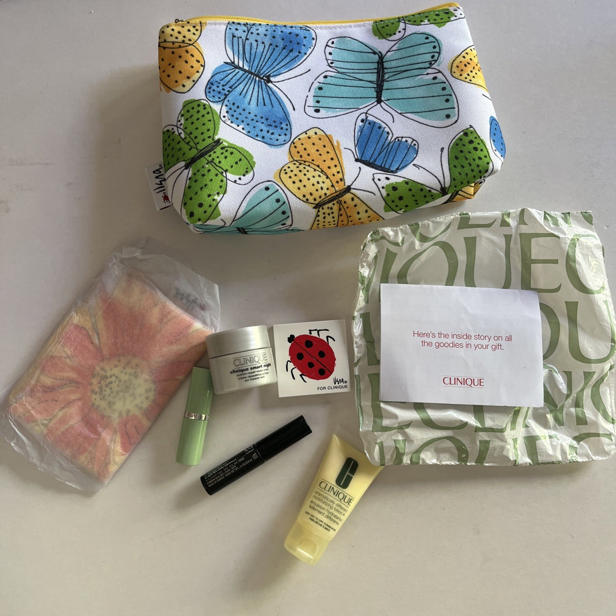 Clinique Makeup Gift Set - Vintage Spring 2016 7-Piece Includes Makeup Bags