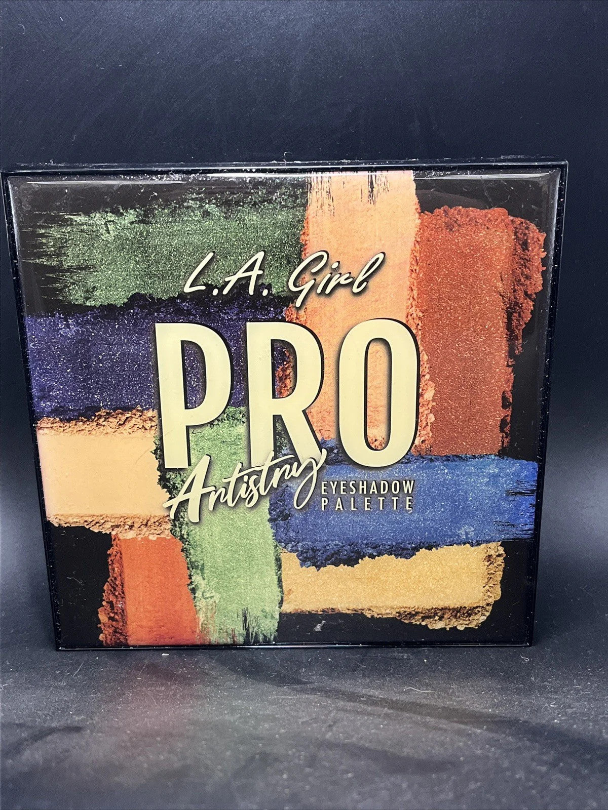 16-Color Eyeshadow Palette for Makeup Artists and Beauty Enthusiasts