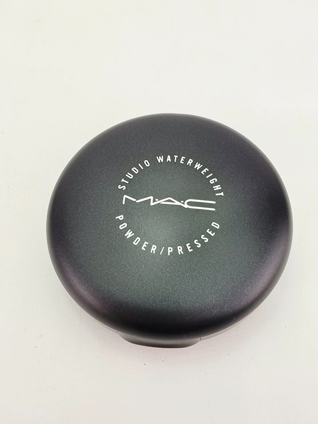MAC Studio Waterweight Pressed Powder Compact Light Plus