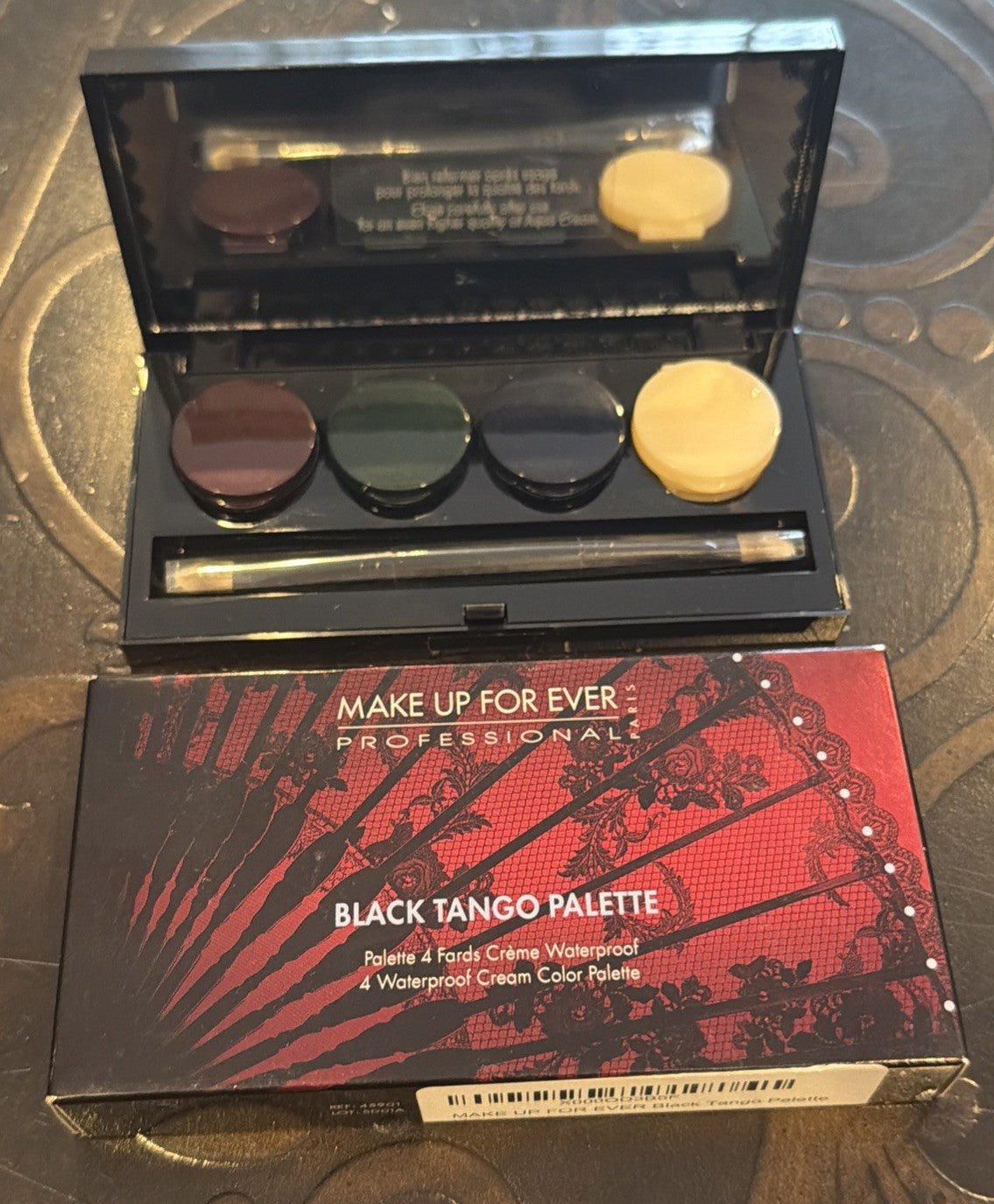 Black Waterproof Makeup Palette for Professional Use